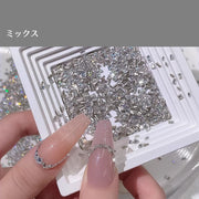 ネイルパーツ ラインストーン 50粒 ネイルアート用品 セルフネイル デコパーツ キラキラ ビジュー ネイルグッズ スター ハート スクエア ドロップ サークル
