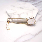 猫ブローチ キルトピン ストールピン レディース アクセサリー ファッション小物 ネコフェイス しっぽ 揺れる モノトーン 白 黒 ブラック ホワイト マフラー ストール 留め具 安全ピン ネコ ねこ カジュアル プレゼント ギフト ミニギフト 誕生日