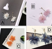 ピアス レディース アクセサリー ジュエリー ロングピアス 両耳 1対 左右 長い 長め 揺れる ゆらゆら 花 花びら フラワー おしゃれ かわいい キュート デート お出掛け 普段使い 女性用 婦人用 プレゼント 贈り物 ギフト 誕生日 記念日