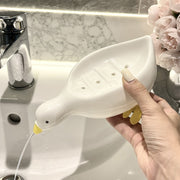 ソープディッシュ 石鹸ケース 石けん置き アヒル型 ソープトレー 石けんホルダー 水切り 石鹸トレイ トレー 置き型 斜め バス用品 浴室 お風呂 洗面所 洗面台 スポンジ置き キッチン かわいい おしゃれ シンプル 便利グッズ 白