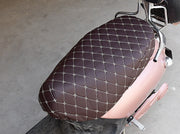 バイクシートカバー スクーター用 オートバイ シートクッション アンダーボーン バイク用品 防水 シート保護 傷防止 傷隠し 日焼け防止 レザー調 フェイクレザー 高級感 伸縮性 お洒落 かっこいい