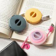 ケーブルホルダー コードリール ケーブル巻き取り収納 リール式 充電ケーブルホルダー 電源ケーブル イヤホンケーブル モバイルアクセサリー コード収納 シンプル 便利 スッキリ 絡み対策 持ち運び 持ち歩き コンパクト