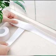 隙間テープ 防水テープ 防カビテープ 汚れ防止 すきまテープ 防水 防カビ トイレ床 PVC 便器底 キッチン シンク コンロ テーブルコーナー 洗面所 浴室 水回り 貼るだけ 便利 粘着テープ シール式 白 ホワイト マスキングテープ 無地