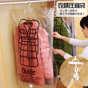 衣類圧縮袋 衣類収納 圧縮袋 アウター収納 単品 フック付き 2連 上着収納 衣替え 整理整頓 収納グッズ クローゼット収納 日用品 旅行用品 省スペース 圧縮パック チャック 吊るす収納 ハンガータイプ 洋服カバー 旅行 トラベル 汚れ防止 防湿 ダウンジャケット コート クリア 中が見える 透明 イラスト入り