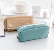 ペンケース 筆箱 筆入れ 小物入れ BOXポーチ メイクポーチ コスメポーチ 文房具 筆記用具入れ 文具 ファスナー チャック キャンパス生地 大容量 スクエア ポケット付き スナップボタン かわいい おしゃれ ガーリー シンプル 通学 小学生 中学生 高校生 大学生 男女兼用 メンズ レディース 緑 灰 青 ピンク カーキ