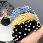 カチューシャ ヘッドバンド 幅広 太め ワイド フェイクパール ねじり レディース ヘアアクセサリー 髪飾り ヘアアレンジ かわいい 可愛い ガーリー おしゃれ シンプル 無地 単色 ソリッドカラー 女性用 婦人用 ファッション小物 雑貨
