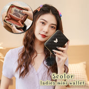 財布 ウォレット 二つ折り ラウンドファスナー ミニ財布 小銭入れ コインケース レザー調 レディース 女性 ポンポン ファー キルティング かわいい フェミニン ガーリー キュート お札入れ カード入れ 婦人用