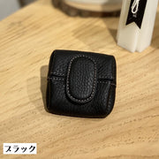 小銭入れ コインケース イヤホンケース 小物入れ アクセサリー入れ 小物収納 レディース 婦人 女性用 四角 スクエア 正方形 ミニウォレット レザー シボ加工 無地 単色 上品 エレガント シンプル コンパクト スナップボタン おしゃれ かわいい ギフト プレゼント