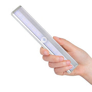 人感センサーライト LED 壁掛け照明 電池式 自動点灯 壁面 配線なし マグネット 廊下 階段 玄関 リビング 寝室 クローゼット 押し入れ 足元