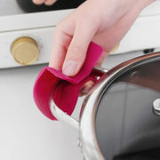 鍋つかみ 2個セット ハンドクリップ 指先ミトン キッチンミトン シリコン製 リボン型 フック穴 クリップ風 水洗い可 滑り止め 掴みやすい 耐熱 防熱 断熱 単色 シンプル おしゃれ キッチングッズ キッチン雑貨