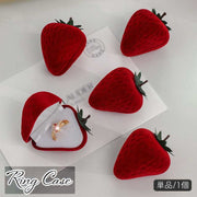 リングケース 指輪ケース アクセサリーケース ジュエリーボックス いちご イチゴ 苺 ストロベリー 立体的 収納ボックス おしゃれ かわいい インテリア ディスプレイ 装飾 飾り ギフト プレゼント 贈り物