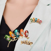 ブローチ 鳥 トリ アクセサリー レディース 女性 ファッション小物 キラキラ カラフル かわいい おしゃれ ギフト プレゼント アニマル 動物