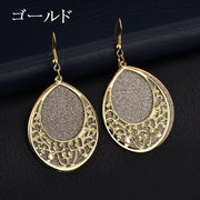 フックピアス レディース アクセサリー ロング ドロップ 大きめ 大ぶり 透かし彫り ゆらゆら 揺れる ムーン ゴールドカラー シルバーカラー シンプル おしゃれ 女子力アップ 大人女子 高級感 エレガント 華やか