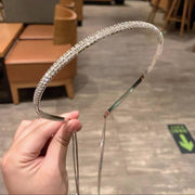 カチューシャ ヘアバンド ヘッドドレス イヤリング 揺れる レディース 髪飾り ヘアアクセサリー ビジュー ラインストーン 2連 3連 ダブル トリプル キラキラ 光沢感 輝き インスタ映え プレゼント ギフト 贈り物 かわいい おしゃれ 大人可愛い ガーリー 上品 個性的 ユニーク ゴージャス 女子力アップ 普段使い お出かけ およばれ おめかし 女性 女の子 ガール 婦人用