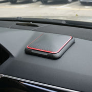 車用スマホホルダー スマホスタンド 車載ホルダー スマートフォン ダッシュボード 貼り付け 角度調節 開閉式 カーボン柄 便利 取り付け簡単 シンプル 車用品 カー用品 カーグッズ カーアクセサリー