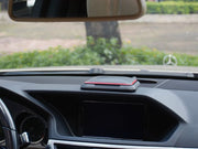 車用スマホホルダー スマホスタンド 車載ホルダー スマートフォン ダッシュボード 貼り付け 角度調節 開閉式 カーボン柄 便利 取り付け簡単 シンプル 車用品 カー用品 カーグッズ カーアクセサリー