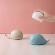 洗濯ブラシ 洗濯用品 靴ブラシ シューズブラシ クリーナー 手持ち コンパクト 小さめ 洋服洗い 衣類洗い 汚れ落とし 部分洗い 握りやすい クジラ くじら かわいい キュート おしゃれ シンプル 収納 白 青 ベージュ