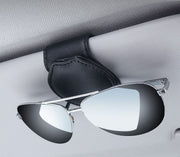 サングラスクリップ カー用品 車用 車載 サンバイザー メガネクリップ メガネホルダー カードホルダー クリップ レザー調 収納 コンパクト 省スペース シンプル お洒落 上品 便利 マグネット
