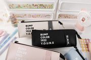 ペンケース ペンポーチ 筆箱 大きく開く 文房具 コンパクト 軽量 三角形 ファスナー 英字ロゴ シンプル カジュアル 文具 ペン入れ 文房具入れ 女性 男性 学生 中学生 高校生 大学生 学校 持ち運び お洒落