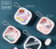 小物入れ ケース スライド式 持ち運び コンパクト クリアカラー 中が見える アクセサリーケース アクセサリーボックス 綿棒入れ 爪楊枝入れ 多用途 押す プッシュ シリコン紐付き シール入れ 整理整頓 収納グッズ 日用品雑貨 かわいい スクエア 四角 シンプル 便利 白 ピンク