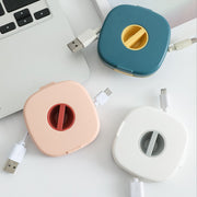 ケーブルホルダー コードリール式 充電ケーブル収納 イヤホンコード 巻き取り すっきり 便利 絡まない 携帯 持ち運び スマホスタンド イヤホン収納 整理 すっきり