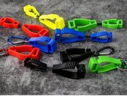 グローブホルダー 単品 手袋 軍手 タオル ゴルフ ゴルフグッズ キーホルダー ゴルフグローブ カラナビ付き クリップ式 スポーツ アウトドア キャンプ 登山 作業用 ゴルフバック スノーボード サイクリング 便利