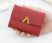 財布 折りたたみ財布 ミニ財布 三つ折り カードケース クレジットカードケース お札入れ レディース 女性 婦人 定期入れ カード入れ レザー調 V字 大容量 たっぷり収納 おしゃれ きれいめ 上品 かわいい シンプル プレゼント ギフト 贈り物 お出かけ 通勤 茶 黒 灰 緑 青 ローズ 赤 ピンク