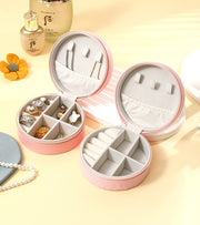アクセサリーケース アクセサリーボックス ジュエリーケース ジュエリーボックス 収納ボックス 小物入れ コンパクト ネックレス ピアス イヤリング 指輪 整理 整頓 持ち運び 携帯用 お出かけ 外出 旅行 トラベル かわいい カラバリ豊富