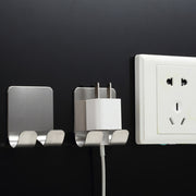 粘着フック ケーブルフック プラグ収納 単品 壁掛け コンセント収納 配線整理 工具不要 穴あけ不要 簡単取り付け 整理整頓 おしゃれ シンプル