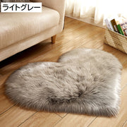 ラグ カーペット ラグマット フェイクファー ハート型 40×50cm 無地 もこもこ ふわふわ あったか 暖かい 可愛い お洒落 シンプル 絨毯 じゅうたん 敷物 インテリア リビング 寝室 子供部屋
