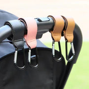 ベビーカー用フック 手荷物ホルダー 単品 カラビナフック レザー調 吊り下げベルト 面ファスナー マジック テープ 荷物掛け バギー カート 後付けフック ブラウン ブラック ピンク ブルー