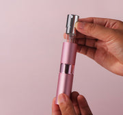 アトマイザー 香水 詰め替え容器 メイク用品 スプレー 8ミリリットル 8ml 回転式 旅行 携帯 便利 簡単 おしゃれ シンプル かわいい 可愛い 黒 ピンク 赤