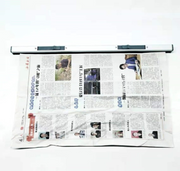 新聞はさみ 新聞ばさみ 新聞掛け ワンタッチ式 使いやすい 便利 新聞 雑誌掛け プリント 新聞ハンガー ペーパーハンガー オフィス 合金製 丈夫 59.5 50 43 35cm