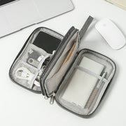 ガジェットポーチ ガジェットケース 収納ポーチ 小物入れ ケーブル イヤホン 充電器 スマホ PC周辺小物 多収納 ダブルファスナー 無地 シンプル すっきり トラベルポーチ 旅行 出張 バッグインバッグ