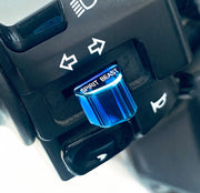 ウィンカースイッチカバー バイク用品 装飾用品 スイッチカバー シグナルキー キャップ ホンダ CB190 メタルカラー 光沢感 ロゴ入り デコパーツ かっこいい シンプル おしゃれ スタイリッシュ 赤 黒 銀色 青 緑