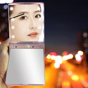 コンパクトミラー 手鏡 LED ライト付き 光る 電池式 等倍 二面 スクエア 四角形 メイク道具 化粧直し 折り畳み 身だしなみ お手入れ 携帯用 持ち運び