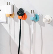 ケーブルホルダー プラグクリップ コードホルダー 充電器 家電コード 壁面フック 貼付けタイプ ケーブルハンガー ウォールフック コンパクト 整理整頓 日用雑貨 収納グッズ