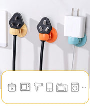 ケーブルホルダー プラグクリップ コードホルダー 充電器 家電コード 壁面フック 貼付けタイプ ケーブルハンガー ウォールフック コンパクト 整理整頓 日用雑貨 収納グッズ