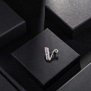 ブローチ レディース アクセサリー 女性用 アルファベット 英文字 イニシャル ラインストーン キラキラ 華やか おしゃれ かわいい 上品 エレガント お出かけ ギフト プレゼント 男性用 メンズ ユニセックス ファッション小物