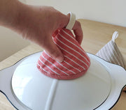 鍋つかみ 単品 1個 キッチンミトン 三角 吊り下げ 吊り紐 ループ付き 斜線 斜め ストライプ柄 とんがり帽子型 左右兼用 おしゃれ かわいい コンパクト 便利 キッチン用品 台所用品 日用品雑貨