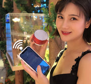 ワイヤレススピーカー 小型 Bluetooth USB充電 ポータブルスピーカー 光る カラーライト コンパクト LEDライト スマホ対応 インテリア小物 小型家電 持ち運び 持ち歩き オフィス 寝室 リビング おしゃれ スマート かわいい かっこいい 丸型 黒 銀色 赤 ピンク 金色 青