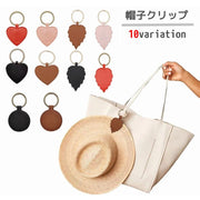 帽子クリップ ハットクリップ ハットキャッチャー キャップ 帽子ホルダー 吊り下げ バッグ用アクセサリー カバン 鞄 便利 シンプル おしゃれ レザー調 かわいい 紛失防止 落下防止 お出かけ ハンズフリー ぶら下げ