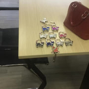 バッグハンガー バッグホルダー 荷物掛け カバン掛け フック 折りたたみ ネコ 猫 無地 ヒョウ柄 トラ ゼブラ コンパクト おしゃれ かわいい 便利 携帯用 外出 キャット アニマル カラバリ豊富 バッグ用アクセサリー