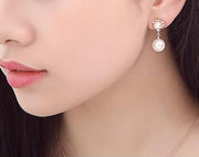 ピアス イヤリング レディース アクセサリー ジュエリー フェイクパール 両耳 キラキラ 揺れる スウィング シンプル おしゃれ かわいい デート お出掛け 普段使い 女性用 婦人用 プレゼント 贈り物 ギフト 誕生日 記念日
