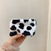 化粧ポーチ マルチポーチ 小物入れ メイクポーチ コスメポーチ 多用途 男女兼用 レディース メンズ 化粧品入れ 日用品雑貨 牛柄 モウ柄 起毛 ふわふわ ふんわり かわいい ファスナー チャック スクエア 整理整頓 小物収納 持ち運び コンパクト おしゃれ キュート お出かけ 通勤 通学 白 黒