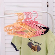 キッズハンガー ベビーハンガー 10本セット 同色10本セット 子供服 洗濯用品 子供用ハンガー 物干しハンガー クローゼット収納 衣類収納 型崩れ防止 洗濯物干し 日用品 リボン キュート 女の子 女子 小学生 幼児 可愛い 省スペース キュート