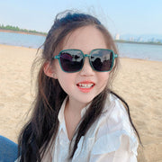 サングラス 子供用 キッズ 女の子 男の子 スクエア 四角 プラスチック セルフレーム 紫外線対策 おしゃれ 可愛い かっこいい クール お出かけ スタイリッシュ カジュアル フルリム 色付き 男児 女児 子ども こども ファッション小物