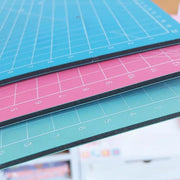 ミニカッティングマット カッター板 小さめ ミニ 単品 1枚 日用品 文房具 ハンドメイド 四角 正方形 長方形 目盛り付き 方眼 カッター 裁断 シンプル コンパクト かわいい