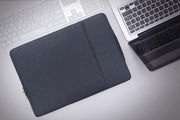 ノートパソコンケース タブレット PCバッグ インナーケース シンプル スリム 11 12.5 13 14 15 15.6インチ 薄型 無地 単色 ポケット付き ファスナー ジッパー おしゃれ かっこいい 持ち運び 収納 タブレットアクセサリー 通勤 通学 学校 学生 オフィス ビジネス リモートワーク