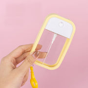 スプレーボトル アトマイザー カード型 50ml 詰替容器 クリア 透明 キーホルダー フック付き 持ち運び 携帯 薄型 かわいい おしゃれ